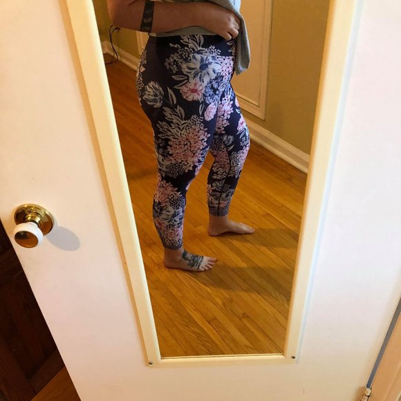 Dharma Bums Pants - Dharma Bums Active leggings purple floral 7/8 L/XL
